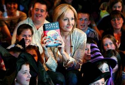 normal_jkr_appearances_deathlyhallowsrelease_004.jpg